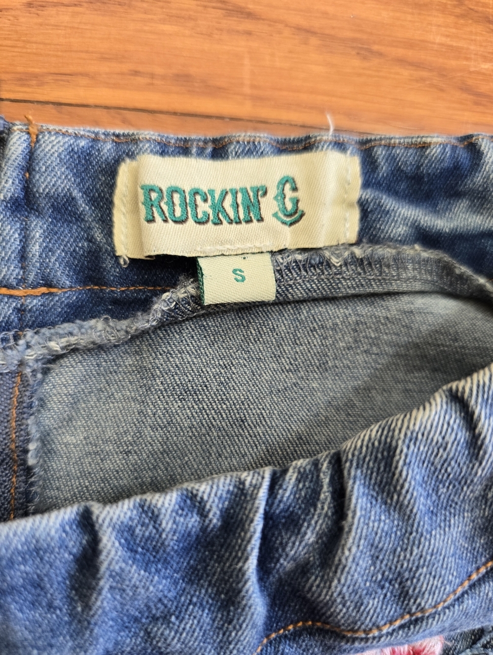 Rockin C Floral Embroidered Denim Mini Skirt Cowgirl Romance Sz S Hippie Boho - Picture 12 of 13